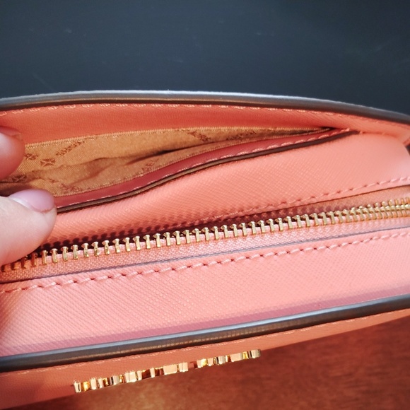 Michael Kors Pink Oval Crossbody Medium - Picture 15 of 16